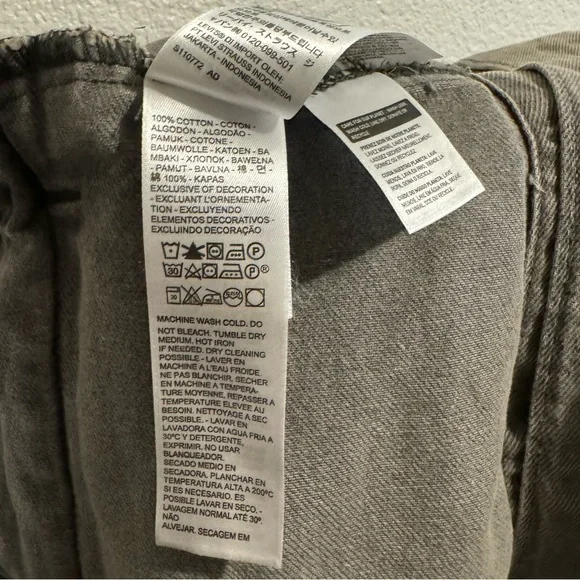 NEW Levi’s Paint Splatter Denim Trucker Jacket Gray Women’s L - Picture 8 of 9